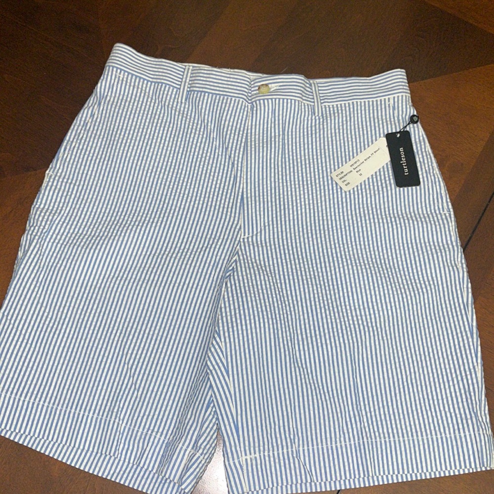 Turtleson Seersucker Stripe, flat front shorts, Mens size 32. NWT